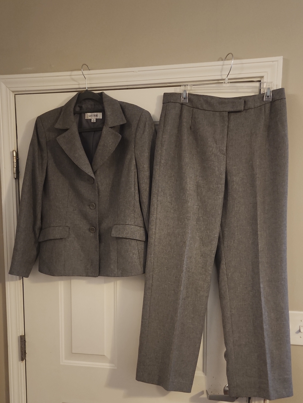 The Suit Women’s Gray Two-Piece Pantsuit - Tailored Blazer & Straight Pants